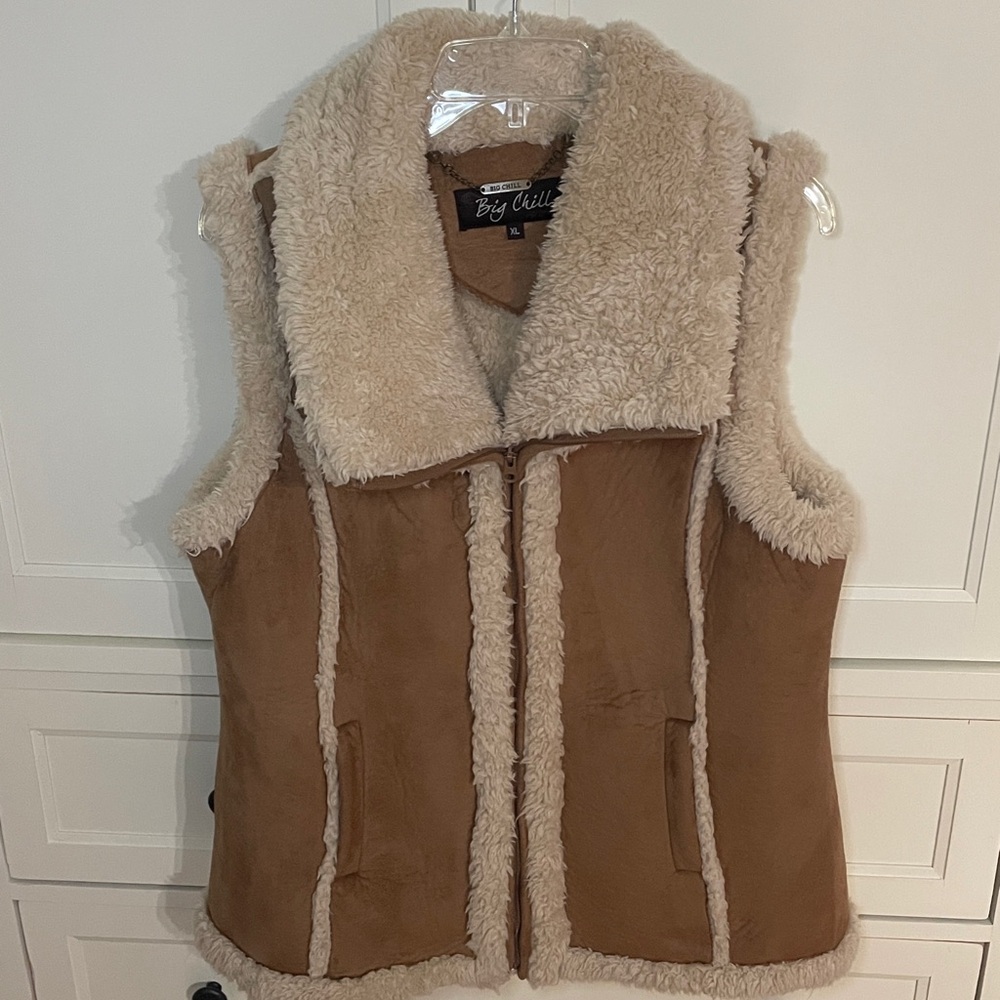 Big Chill Women’s Faux Suede Sherpa Lined Vest Size XL Color Chestnut